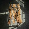 Стол из кусочков граба в смоле