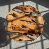 Круглый столик из граба со смолой