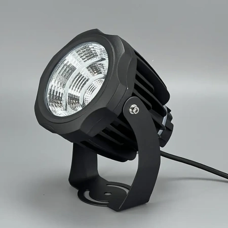 Компактный светодиодный прожектор,  G5530 LED 30W 24° 