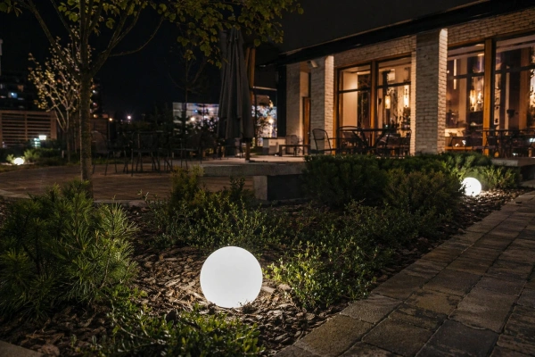 Уличный шар-светильник Moonlight 220 V 20 см White